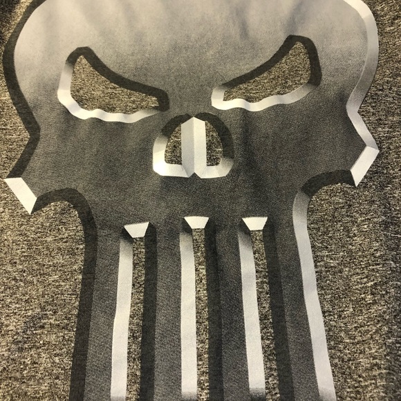 Marvel Punisher T-Shirt Men’s Med nice dry fit style polyester - Picture 2 of 6